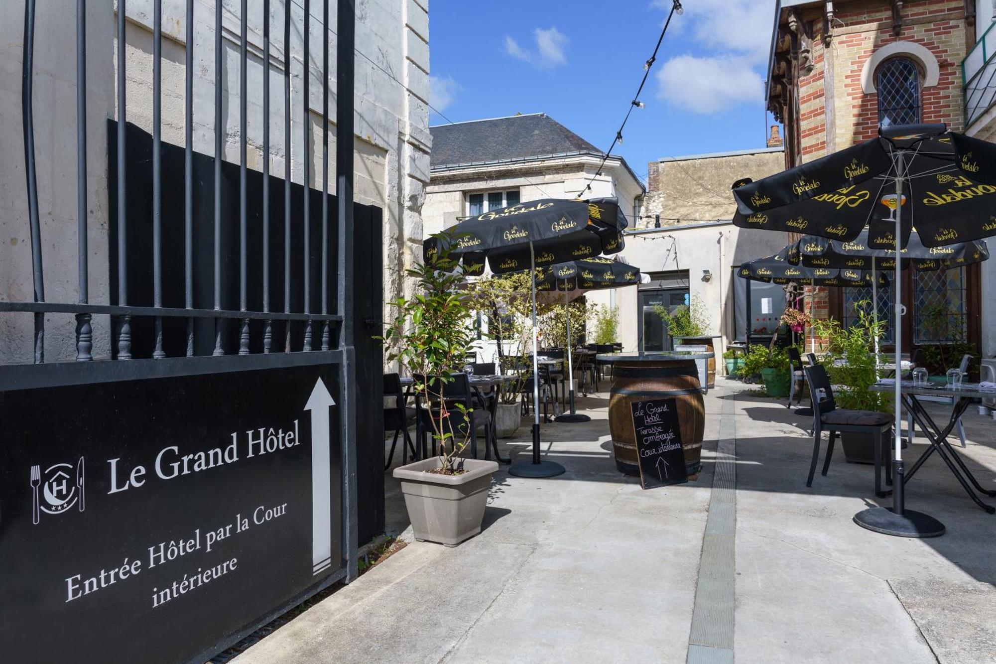 Logis Le Grand Hotel Château-du-Loir Exterior foto